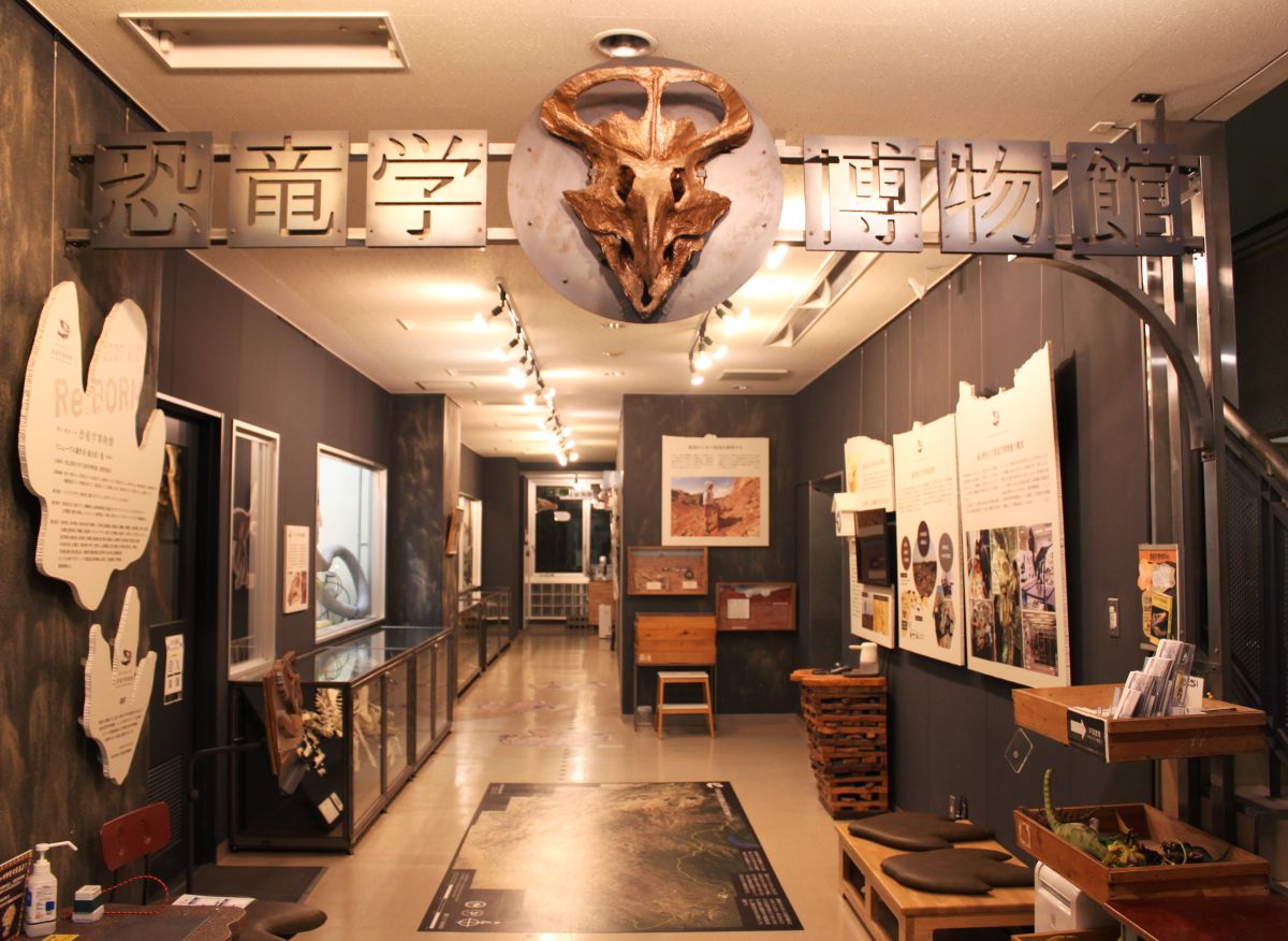 恐竜学博物館メイン展示室ゲート